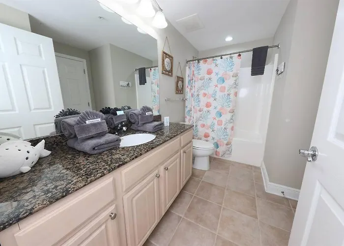 10th Floor Crystal Tower 2 Bedroom With 2 Outdoor Pools, Lazy River, Heated Indoor Pool, And Direct Access * Gulf Shores