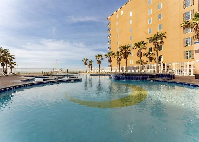 10th Floor Crystal Tower 2 Bedroom With 2 Outdoor Pools, Lazy River, Heated Indoor Pool, And Direct Access * Gulf Shores