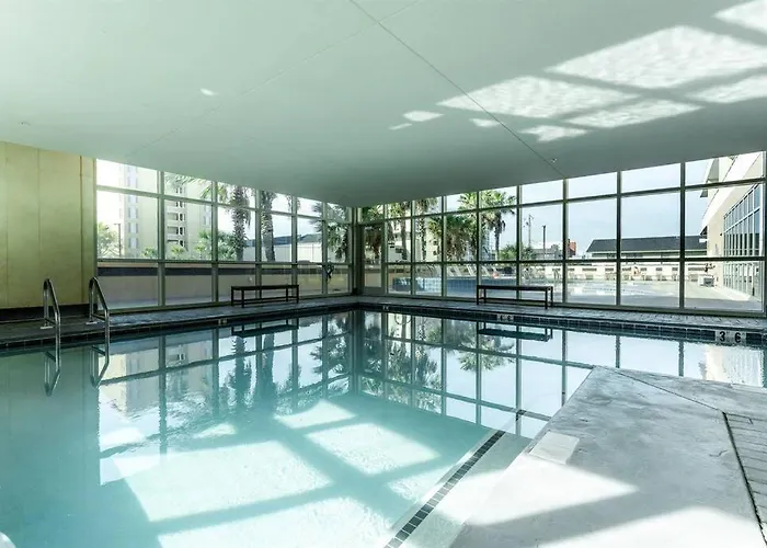 Apartment 10th Floor Crystal Tower 2 Bedroom With 2 Outdoor Pools, Lazy River, Heated Indoor Pool, And Direct Access Gulf Shores