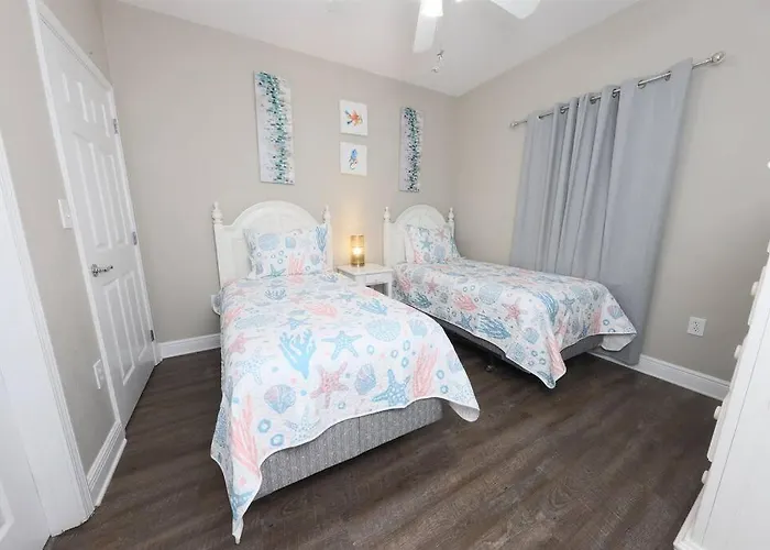 10th Floor Crystal Tower 2 Bedroom With 2 Outdoor Pools, Lazy River, Heated Indoor Pool, And Direct Access Gulf Shores
