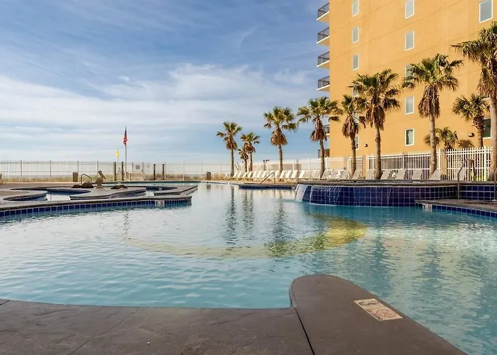 Apartment 10th Floor Crystal Tower 2 Bedroom With 2 Outdoor Pools, Lazy River, Heated Indoor Pool, And Direct Access