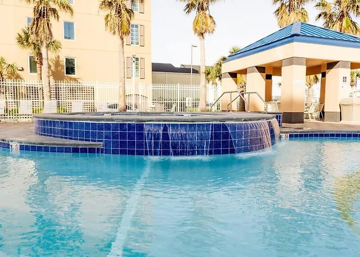10th Floor Crystal Tower 2 Bedroom With 2 Outdoor Pools, Lazy River, Heated Indoor Pool, And Direct Access